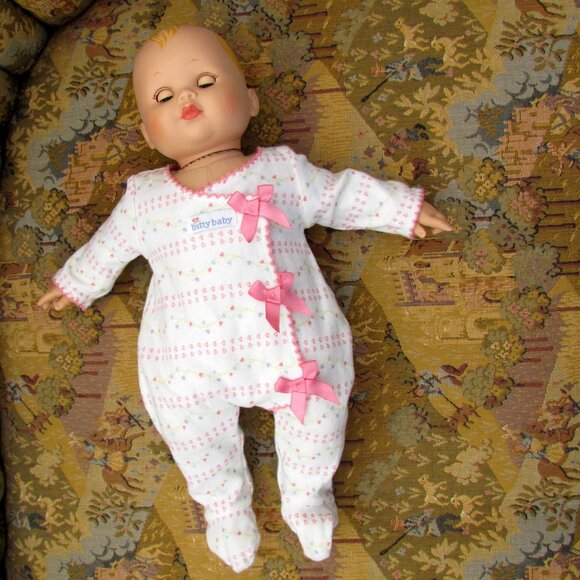 16" BABY DOLL MADAME ALEXANDER 2006 w WARDROBE; SEE ALL THAT'S INCLUDED! EUC - Picture 12 of 13